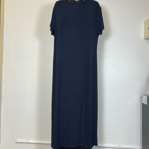 Barefoot Dreams Malibu Collection
Ultra Soft Henley Dress Indigo Color
Size 1XP - Picture 11 of 11